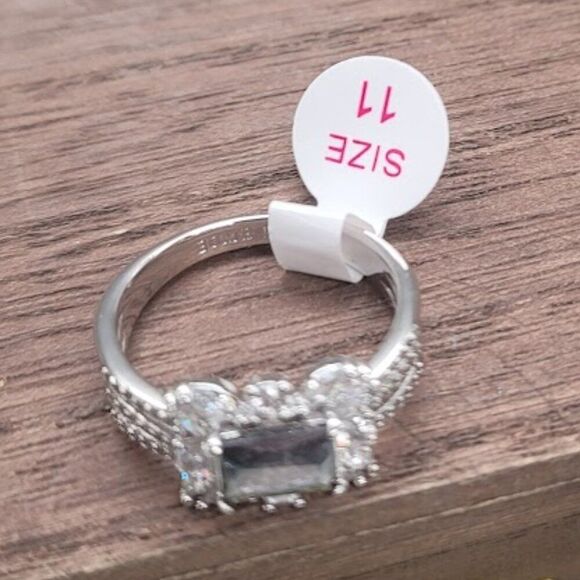 BOMB PARTY Black Ice Crystal Earring And Ring Set - Picture 5 of 6